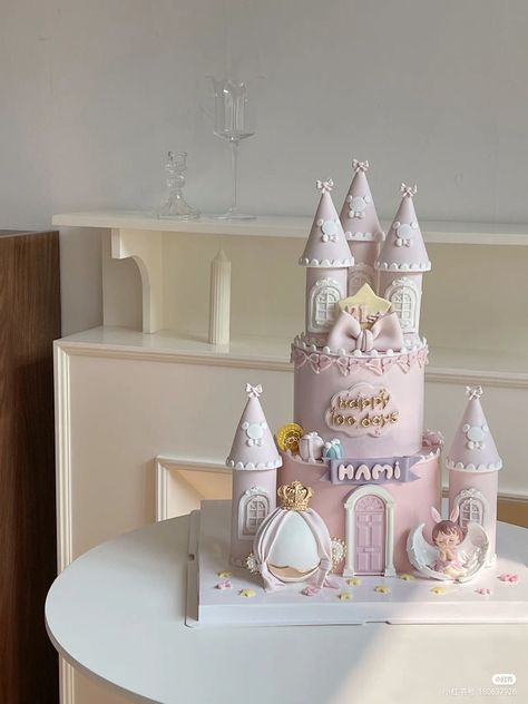 Castle Centerpiece Ideas, Kue Disney, Cake Castle, Princess Castle Cake, Barbie Birthday Cake, Carousel Cake, Fairy Garden Birthday Party, Baby First Birthday Cake, Princess Theme Birthday