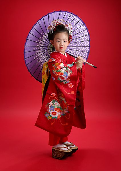 Japanese Dress Kimono, Geisha Artwork, Kimono Art, Kids Kimono, Special Dress, Japanese Dress, Beautiful Kimonos, Special Dresses, People Of The World