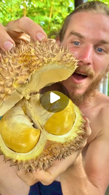 Durian Fruit, Red Dragon Fruit, Vegan Travel, Red Dragon, Dragon Fruit, Raw Vegan, Vegan Recipes, Mango, Fruit