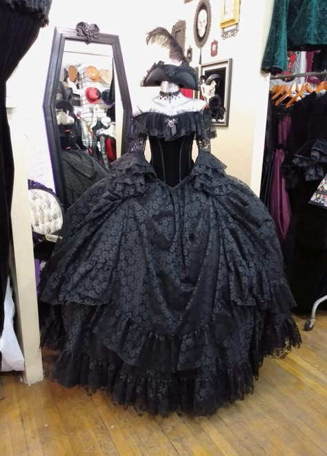 Goth Ball Dress, Gothic Ballroom Dress, Vampire Wedding Dress Victorian Gothic, Vampire Princess Outfit, Gothic Gown Victorian Era, Goth Quinceanera Dress, Goth Princess Dress, Gothic Quinceanera Dresses, Gothic Quinceanera Theme