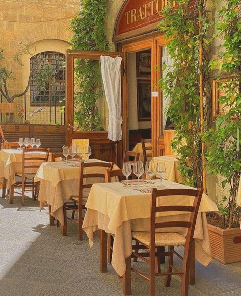 Italian Restaurant Interior, Sonny Corleone, Italian Restaurant Decor, Italian Cottage, Italian Bar, Restaurant Exterior, Italian Cafe, Italian Aesthetic, Outdoor Cafe