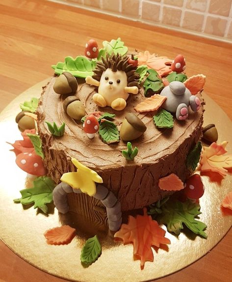 Autumn Cake Ideas Birthday, Woodland Theme Cake, Squirrel Cake, Fall Birthday Cakes, Learn Cake Decorating, Fox Cake, Hedgehog Cake, 80 Birthday Cake, Dinosaur Birthday Cakes