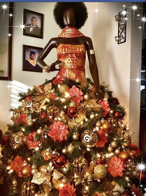 African Christmas Tree, Black Christmas Party, Christmas Mannequin, Grinch Themed Christmas, Dress Form Christmas Tree, Melanin Christmas, Mannequin Christmas Tree, Black Christmas Decorations, African Christmas