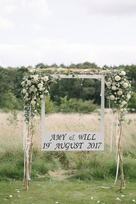 The Best 13 Wedding Photo Booth Backdrops – Ella Winston Outdoor Booth, Outdoor Photo Booths, Decor Photobooth, Vintage Barn Wedding, Photo Booth Backdrop Wedding, Booth Backdrops, Romantic Outdoor Wedding, Outdoor Wedding Inspiration, Photos Booth