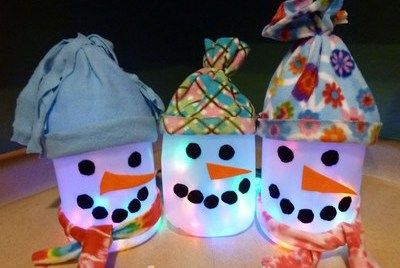 40 Awesome Crafts Using Milk Jugs | FeltMagnet Milk Jugs Christmas, Milk Carton Crafts, Milk Jug Crafts, Old Milk Jugs, Diy Schneemann, Recycled Crafts Kids, Awesome Crafts, Milk Jugs, How To Make Lanterns