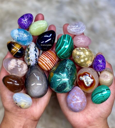 Crystal Vibes, Crystal Egg, Crystal Aesthetic, Spiritual Crystals, Meditation Crystals, Crystal Crafts, Crystal Shapes, Pretty Rocks, Crystal Healing Stones