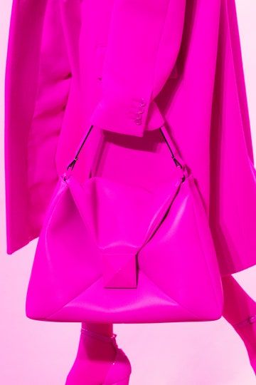 Valentino Fall 2022, Valentino 2022, Pink Outfits Aesthetic, Pierpaolo Piccioli, Valentino Collection, Cerise Pink, Handbag Heaven, Valentino Bags, Fall 2022