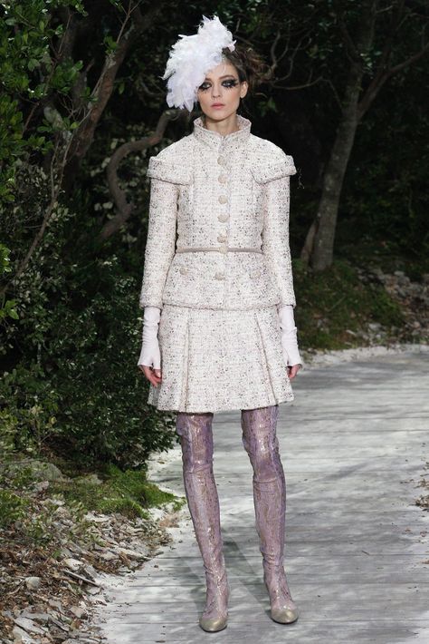 Chanel Spring 2013 Couture Collection - Vogue Moda Chanel, Collection Couture, Mode Chanel, Chanel Couture, Spring Couture, Chanel Haute Couture, Chanel Spring, Couture Runway, Fashion Week Runway