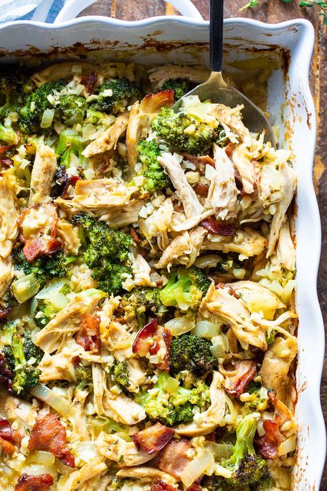 This creamy paleo chicken, broccoli, and rice casserole is packed with flavor and filling in the best way! It’s Whole30 compliant, keto, dairy free and perfect to make ahead of time for easy lunches and dinners. Tounge Recipes, Bejing Beef, Recipes Pescatarian, Thermomix Dinner, Caldereta Recipe, Chicken Broccoli And Rice Casserole, Meals Beef, Fritata Recipe, Beef Samosa