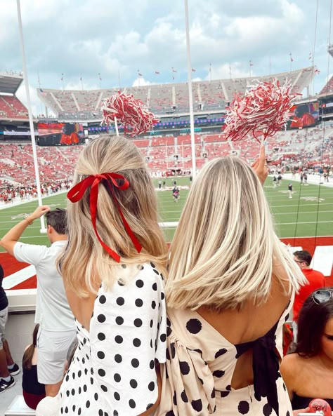 Iron Bowl Outfit Alabama, Bama Football Outfits, Ou Gameday Outfit, University Of Alabama Game Day Outfits, Mississippi State Game Day Outfit, Gameday Pictures, Gameday Poses, Red Game Day Outfit, Game Day Pictures