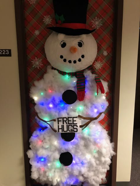 Office Christmas Decoration Contest, 3d Christmas Classroom Door Ideas, Snowman Door Ideas, Creative Door Decorating Contest, Door Winter Decorations Classroom, Door Decorations For Christmas Contest, Christmas Bedroom Door Ideas, Xmas Door Ideas, Christmas Door With Window Decorating Contest