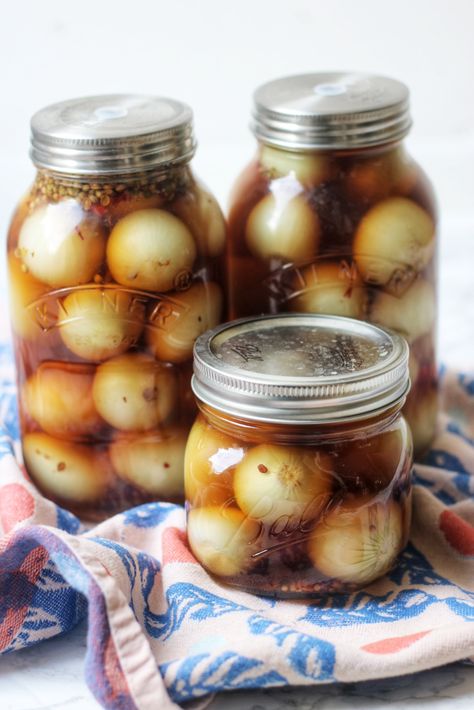 Pickled Onions English Pickled Onions, Best Pickled Onions, Honey Pickled Onions, Pickled Cocktail Onions, Homemade Pickled Onions, Pickling Onions White, Pickling Onions Recipe, Pickle Onions Recipe Vinegar, Easy Pickled Onions