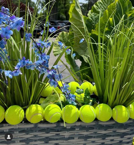 Tennis Ball Wreath, Ball Flower Arrangements, Wimbledon Party, Bar Mitzva, Tennis Game, Tennis Party, Ball Ideas, Ball Wreath, Tennis Games