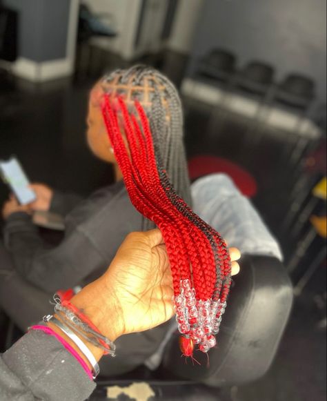 Red And Black Knotless Braids With Beads, Box Braids Hairstyles Red And Black, Red Peekaboo Braids With Beads, Red And Black Peekaboo Braids, Red Peekaboo Box Braids, Bohemian Curls, Red Peekaboo, Red Box Braids, Medium Knotless