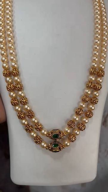 Perals Haram Gold, Green Beads Jewellery Designs, Pearls Jewelry Indian, Beads Jewellery Designs, Beaded Wedding Jewelry, Temple Jewellery Earrings, Gold Pearl Jewelry, Neck Pieces Jewelry, Gold Earrings Models