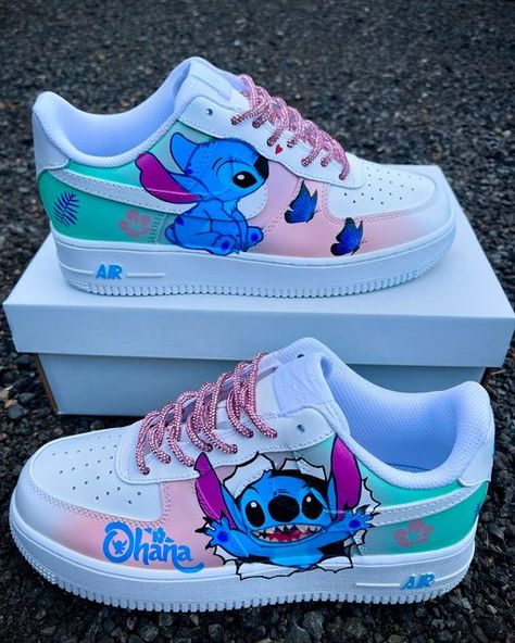 Lilo And Stitch Birthday Outfit Ideas, Lilo And Stitch Shoes Diy, Stitch Air Force Ones, Stitch Birthday Outfit, Stitch Outfits, Disney Painted Shoes, Stitch Shoes, Lilo And Stitch Merchandise, Nike Shoes Women Fashion