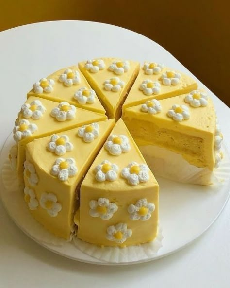 #aesthetic #buttercream #cake #yellow #flowers Pastel Cupcakes, Pretty Dessert, Cute Baking, Kue Ulang Tahun, Pretty Birthday Cakes, Just Cakes, Cute Birthday Cakes, Yellow Cake, Cake Inspo