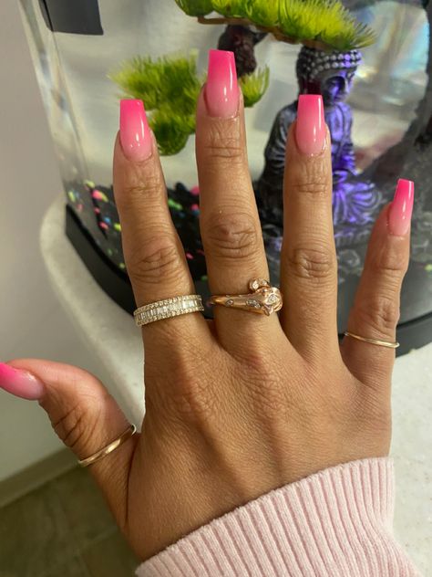 Holiday Nails Summer Ombre, Cute Gel Nails Ombre, Ombre Nails Pink Short, Solar Nails Ombre, Airbrushed Ombre Nails, Light Pink To Hot Pink Ombre Nails, Pink Ombre Sns Nails, Ombré French Tip Color, Summer Nail Ombre