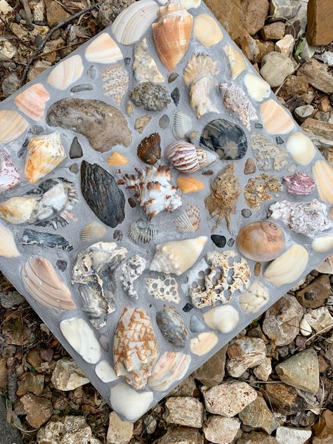 Sea Glass Mosaic Diy Stepping Stones, Sea Shell Stepping Stones, Shell Stepping Stones, Glass Mosaic Diy, Painted Stepping Stones, Seashells Art, Decorative Stepping Stones, Yard Crafts, Concrete Creations