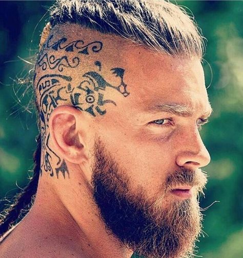 Head ink Viking Head Tattoos For Men, Side Of Head Tattoo Men, Tattoo Crane, Viking Halloween Costume, Ragnar Vikings, Viking Head, Beard Envy, Head Tattoo, Viking Beard