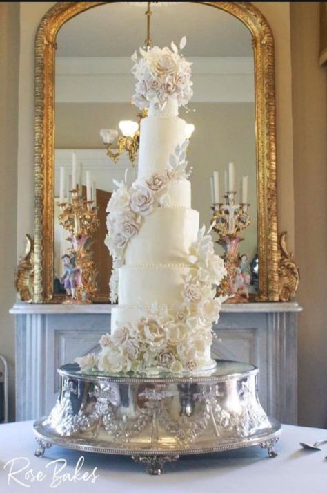 Wedding Cake Elegant Classy, Luxury Wedding Cake Design, Classy Wedding Cakes, Large Wedding Cakes, Tall Wedding Cakes, Wedding Cake Display, Wedding Cakes Elegant, Big Wedding Cakes, Luxury Wedding Cake