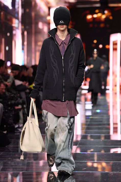 Avangard Fashion, Balenciaga Runway, Cybergoth Fashion, Balenciaga Style, 90s Fashion Men, Demna Gvasalia, Isabelle Huppert, Vogue France, Concept Clothing