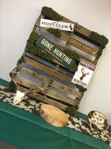 Hunting Camo Party Ideas, Camo Sweet 16 Party Ideas, Deer Hunting Birthday Party Theme Camo, Jag Partytjie Idees, Hunter Party Hunting Themes, Deer Hunting Party Ideas, Deer Hunting Party Decorations, 3rd Birthday Hunting Theme, Hunting Retirement Party Ideas