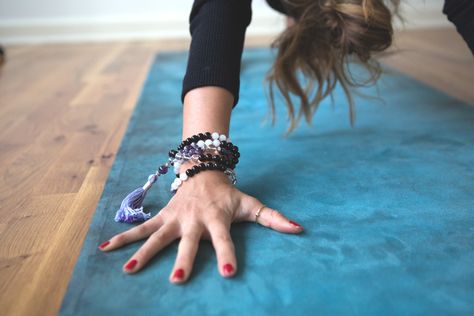 How to use mala beads   Pin now, read later - everything you need to know about mala beads  - By our friend Yoga By Candace   Wearing The Amethst Dream Mala Heart Yoga, Mala Beads Diy, Yoga Progress, Meditation Beads Mala, Tibetan Mala, Rose Quartz Mala, Buddhist Mala, Mala Beads Bracelet, Rudraksha Mala