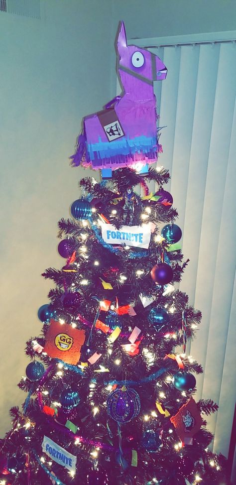 Fortnite Christmas Tree, Boy Christmas Tree Ideas, Fortnite Christmas, Christmas Tree Outfit, Fort Nite, Tree Inspiration, Tree Themes, Rocket League, Gift Drawing