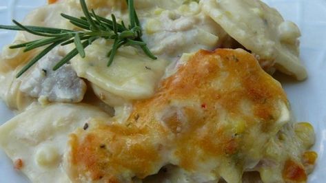 Fresh rosemary flavors this creamy casserole of cubed pork, sweet corn, and pierogies. Pork Chops And Perogies, Pork Chops And Pierogies, Perogies Casserole, Pierogies Casserole, Frozen Pierogies, Food Authentic, Noodle Casserole, How To Cook Ham, Thanksgiving Food