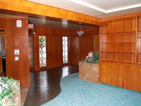 Fab-U-Lus Entry! Built in 1960! Mis Century Modern, Mid Century Modern Entryway, Mid Century Entryway, 60s House, 70s House, Vintage Homes, Mid Century Interior, Retro Interior Design, Mid Century Living