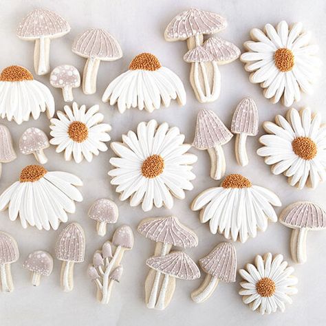 Woodland Mushrooms, Cookies Cute, Garden Cookies, Mushroom Cookies, Fairy Garden Birthday Party, Industrial District, Bumbo, Garden Party Birthday, Summer Cookies