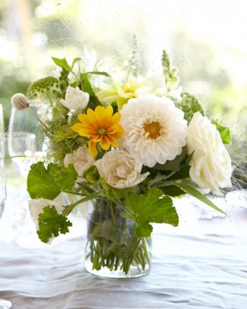 A Cheerful Display Arrangements of dahlias, ‘Majolica’ roses, scented geranium, gomphrena, snap dragon, and exploding grass dotted the tables at this wedding reception and fit the vibe on Martha's Vineyard. Green Wedding Centerpieces, Summer Wedding Centerpieces, Snap Dragon, Floral Designs Arrangements, Lush Wedding, Scented Geranium, Simple Wedding Centerpieces, Unique Wedding Flowers, Simple Centerpieces