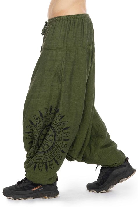 Hippie Mens Outfits, Mens Hippie Outfits, Hippie Fashion Men, Hippie Outfits Men, Hippie Clothes Men, Hippie Trousers, Black Hippie, Hippy Clothes, Hippie Men