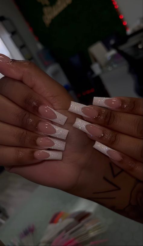 Glitter French Tip Nails Coffin, Trendy Birthday Nails 2023, Nail Inspo Party, Nails For 16 Birthday, Birthday White Nails, Birthday Nail Inspo Acrylic Medium, Glitter White French Tip Nails, Basic Birthday Nails, Simple Birthday Nails Acrylic