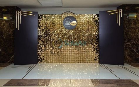 Gatsby Decor, Wedding Photo Walls, Disco Party Decorations, Gala Night, Gold Art Painting, Gatsby Themed Party, Entrance Gates Design, Luxury Birthday, Gatsby Theme