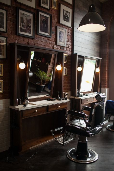 Barbershop Design Interior, Barber Shop Interior, Barbershop Design, Vintage Barber, Barber Shop Decor, Mr Right, Salon Interior Design, Shop Window Design, Barber Chair