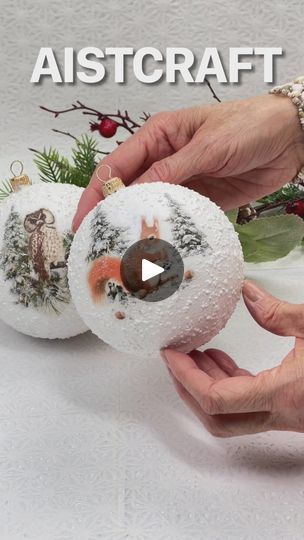 Christmas Bubbles Diy, Diy Snow Ornaments, White Christmas Ornaments Diy, White Ornaments Diy, Christmas Ball Crafts, Baubles Diy Christmas, Decoupage Christmas Ornaments, Snow White Christmas, Bubble Diy