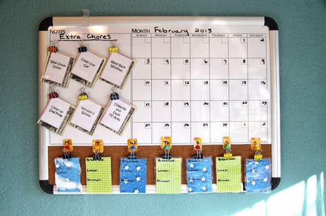 A Family Communication Board! It organizes the family schedule, the kids chores and your meal plans for the week! Schedule Board Ideas, Family Communication Board, Communication Board Ideas, Office Communication, Employee Communication, Schedule Board, Chore Board, Family Communication, Social Stories Preschool