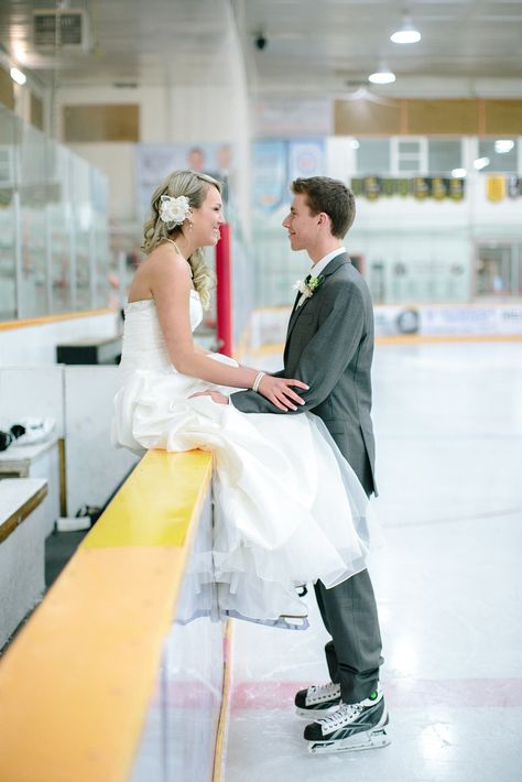 If I ever married a hockey player, this is a must. Hockey Wedding Theme, Hockey Photography, Hockey Boy, Hockey Wedding, Sports Themed Wedding, Hockey Girlfriend, Winter Wedding Planning, Ice Skating Rink, Skating Rink