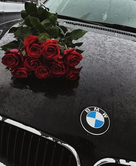 Aesthetic Bmw Wallpaper, Bmw Painting, Bmw Suv, Dark Phone Wallpapers, Abstract Art Wallpaper, Minimalist Wallpaper, Car Videos, Fast Cars, Pretty Flowers