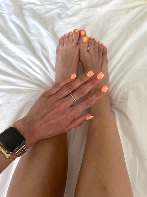 Hailey Bieber nails, neon chrome, chrome nails, orange chrome nails, neon chrome nails, pedicure, mani pedi, neon chrome toes Light Orange Pedicure, Orange Chromatic Nails, Chrome Mani Pedi, Hailey Bieber Orange Nails, Orang Chrome Nails, Orange Hailey Bieber Nails, Simple Summer Nails Chrome, Hailey Bieber Pedicure, Chrome Nails Pedicure