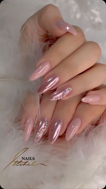 Nail Art For Pink Nails, Nail Art Designs Fancy, Nail Art Designs In Pink, Nail Pink Design, Nail Art Fancy, Elegant Pink Nails, Doing Your Own Nails, Winter Nails Designs, Pink Nails Ideas