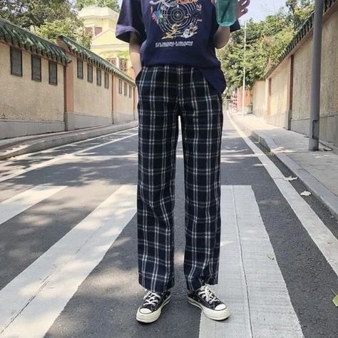 b4568df26077653eeadf29596708c94bdesc52079028ri Square Pants Outfit, Retro Pants, Outfits Hombre, Square Pants, Vintage Pants, Elastic Waist Pants, Plaid Fashion, Loose Pants, Plaid Pants