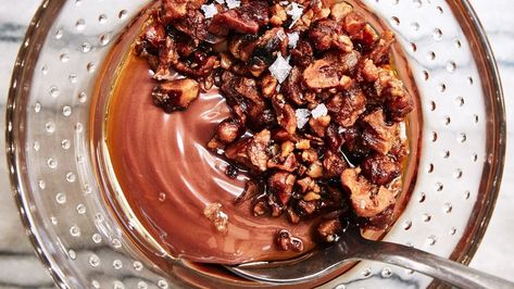 Chocolate budino with candied walnuts Budino Recipe, Chocolate Budino, Candied Walnut Recipe, Walnut Recipes, Jell O, Chocolate Tart, Silicone Baking, Puddings, Vegan Chocolate