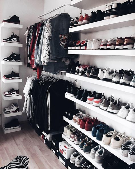 Styles For Guys, Best Sneakers For Men, Sneaker Closet, Closet Goals, Sneakers Addict, Men Sneakers, Sneakers For Men, Closet Space, Shoe Organizer