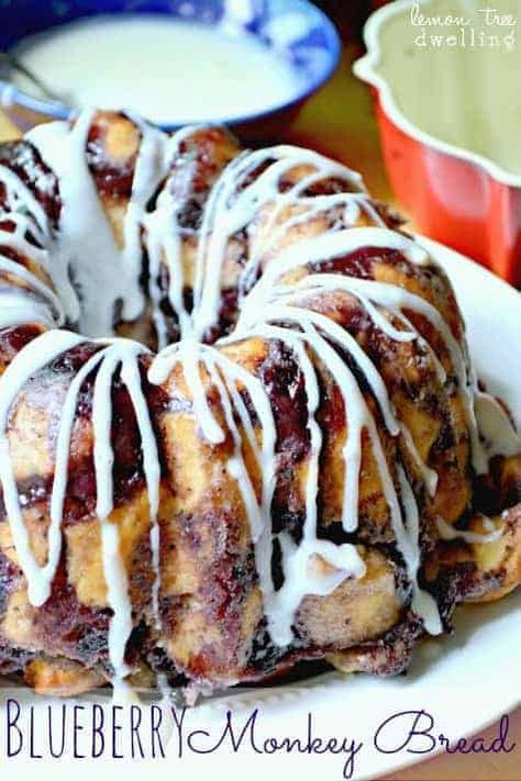 Blueberry Monkey Bread, Biscuit Dough Recipes, Lemon Tree Dwelling, Pillsbury Biscuits, Blueberry Pie Filling, Canned Biscuits, Stick Butter, Brownie Desserts, Holiday Breakfast