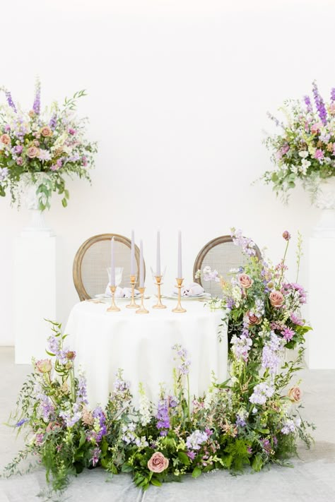 Flowers Over Table Wedding, Floral Cake Table, Head Table Wedding Floral, Garden Wedding Head Table, Head Table Arrangements, Sweetheart Table Arrangement, Sweetheart Table Flowers Wedding, Table Top Flower Arrangements, Floral Wedding Decorations Receptions