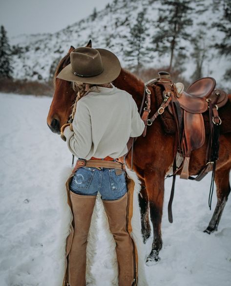 Where Western dreams meet hat reality. 🌵🤠 Greeley Hat Works is more than just headgear; it's a celebration of the timeless Western lifestyle. Saddle up for style that echoes the spirit of the open range. #GreeleyHatWorks #WesternLiving #CraftingTradition⁠ #hats #dream #goal #inspire #ambition #clothing #colorado #life #success #apparel #dreambig #goals #inspiration #happiness #mood #mindset⁠ @trent.l.johnson.design ⁠ Colorado Western Aesthetic, Brown Cowboy Hat Outfit, Riding Outfit Western, Winter Cowgirl, Greeley Hat Works, Colorado Life, Western Winter, Cute Country Couples, Western Photoshoot