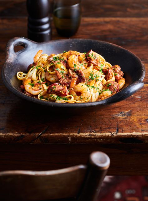 Prawn Chorizo, Chorizo Pasta Recipes, Chorizo Chili, Chilli Pasta, Prawn Pasta, Chili Pasta, Chorizo Pasta, Seafood Entrees, Pasta Rice